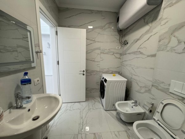 Tirane, jepet me qera apartament 2+1 Kati 5, 550 € 