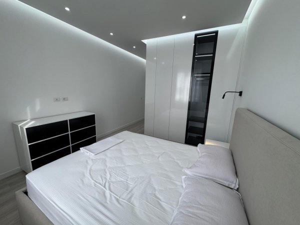 Tirane, jepet me qera apartament 2+1 Kati 5, 550 € 