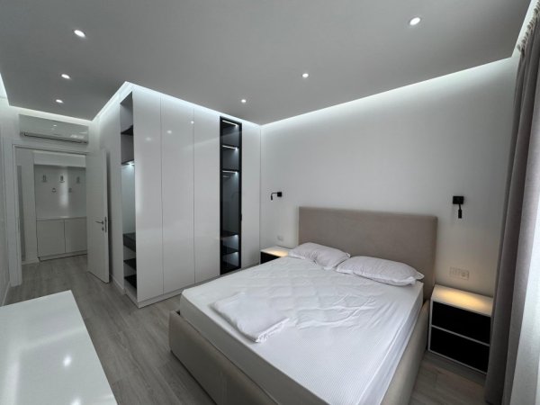 Tirane, jepet me qera apartament 2+1 Kati 5, 550 € 