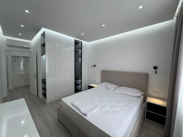 Tirane, jepet me qera apartament 2+1 Kati 5, 550 € 