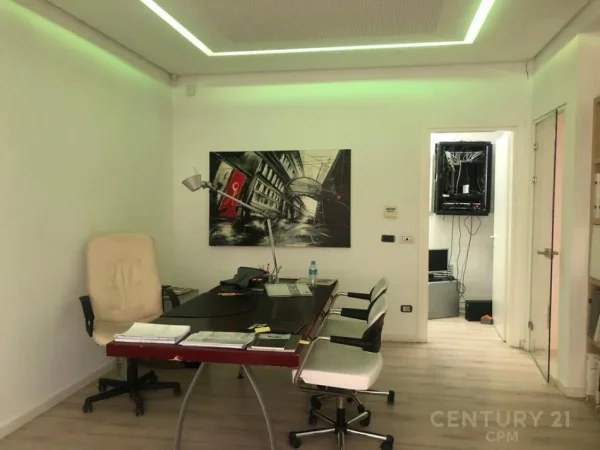 Tirane, jepet me qera zyre Kati 1, 200 m² 1.500 € (Kodra e Diellit)