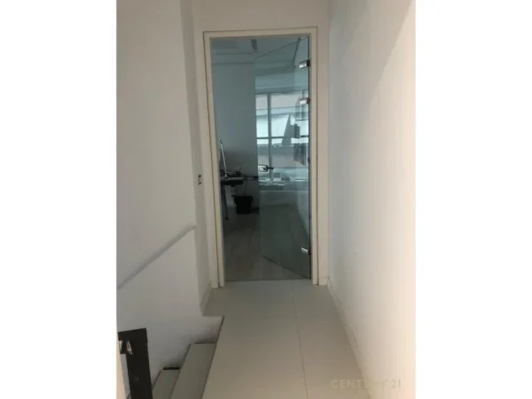 Tirane, jepet me qera zyre Kati 1, 200 m² 1.500 € (Kodra e Diellit)