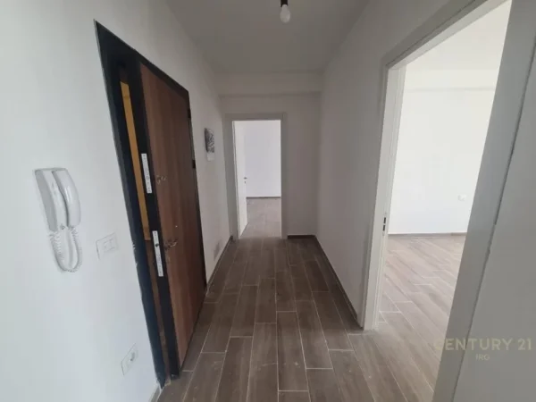 Tirane, shitet apartament 3+1+Ballkon Kati 1, 109 m² 130.000 € (5 maji)