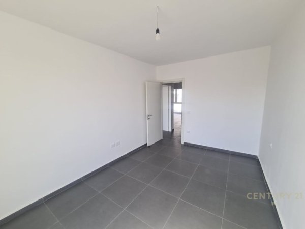 Tirane, shitet apartament 3+1+Ballkon Kati 1, 109 m² 130.000 € (5 maji)