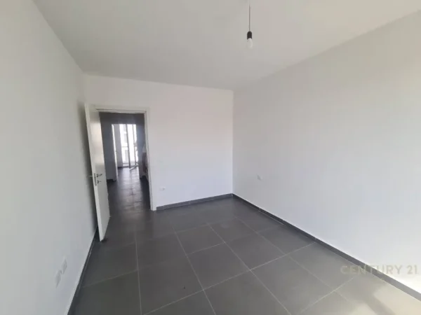Tirane, shitet apartament 3+1+Ballkon Kati 1, 109 m² 130.000 € (5 maji)