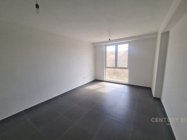 Tirane, shitet apartament 3+1+Ballkon Kati 1, 109 m² 130.000 € (5 maji)