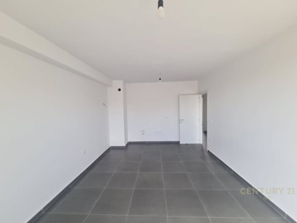 Tirane, shitet apartament 3+1+Ballkon Kati 1, 109 m² 130.000 € (5 maji)