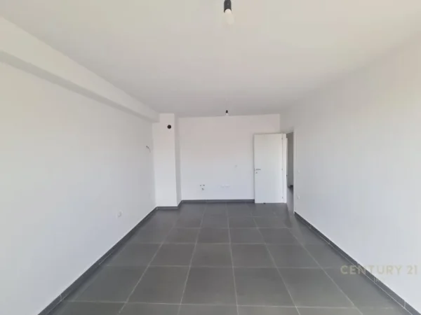 Tirane, shitet apartament 3+1+Ballkon Kati 1, 109 m² 130.000 € (5 maji)