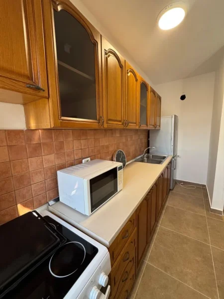 Tirane, jepet me qera apartament 2+1 Kati 3, 100 m² 550 € (Rruga kongresi i manastirit)
