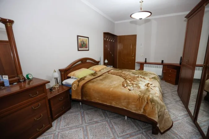 Tirane, jepet me qera apartament 2+1 Kati 5, 100 m² 700 € (Myslym Shyri)
