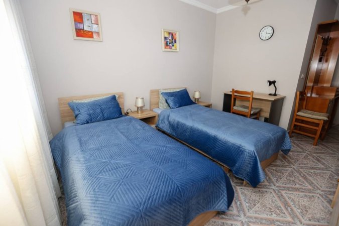 Tirane, jepet me qera apartament 2+1 Kati 5, 100 m² 700 € (Myslym Shyri)