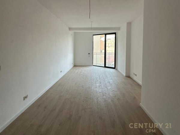 Tirane, jepet me qera ambjent biznesi Kati 2, 70 m² 600 € (Rruga Mine Peza)