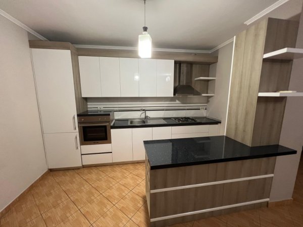 Tirane, jepet me qera apartament 2+1 Kati 8, 91 m² 700 € (Pervalle delijorgjit)