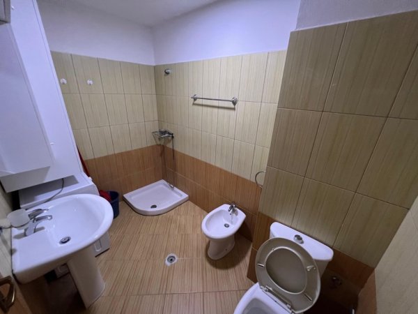 Tirane, jepet me qera apartament 2+1 Kati 8, 91 m² 700 € (Pervalle delijorgjit)