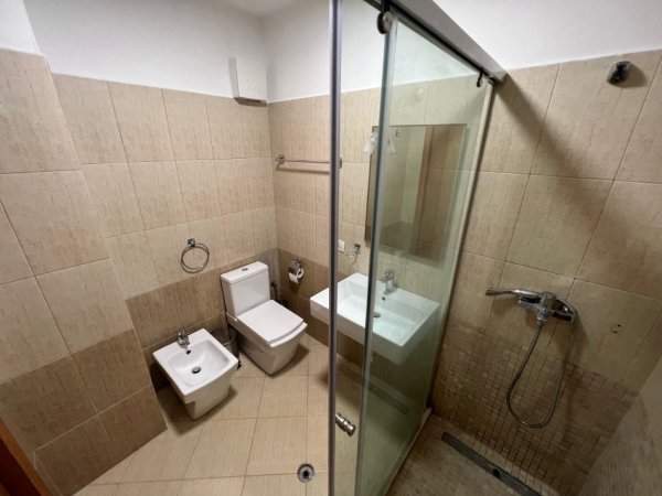 Tirane, jepet me qera apartament 2+1 Kati 8, 91 m² 700 € (Pervalle delijorgjit)
