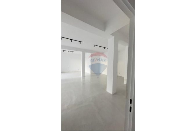 Tirane, jepet me qera ambjent biznesi , 100 m² 1.000 € (Rruga e Bogdanëve)