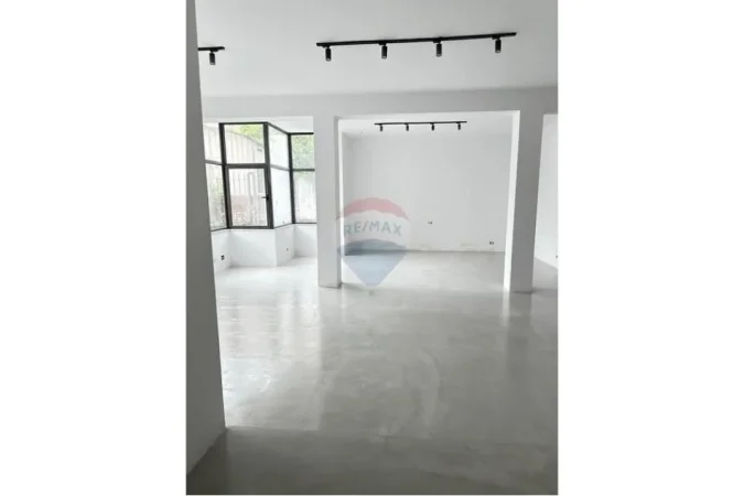 Tirane, jepet me qera ambjent biznesi , 100 m² 1.000 € (Rruga e Bogdanëve)