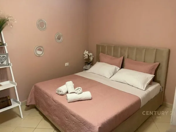 Tirane, jepet me qera apartament 2+1 Kati 2, 55 m² 600 € (Rruga e Bogdaneve, pranë Qendrës)