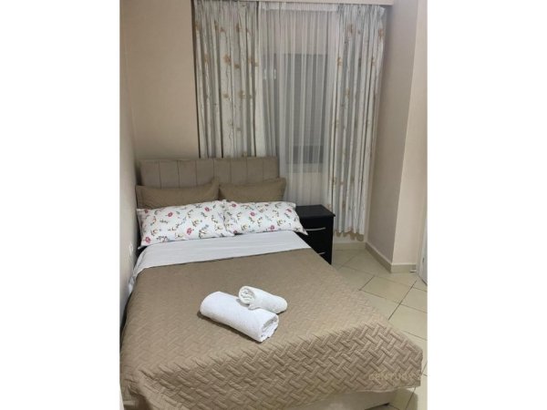 Tirane, jepet me qera apartament 2+1 Kati 2, 55 m² 600 € (Rruga e Bogdaneve, pranë Qendrës)