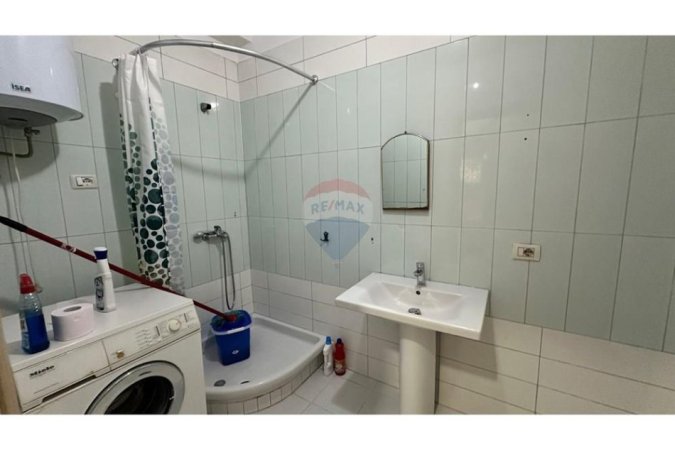 Tirane, jepet me qera apartament 1+1+Ballkon , 70 m² 400 € (Fresk, Rruga e Thesarit)