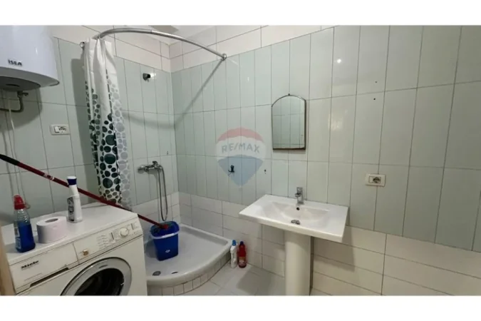 Tirane, jepet me qera apartament 1+1+Ballkon , 70 m² 400 € (Fresk, Rruga e Thesarit)