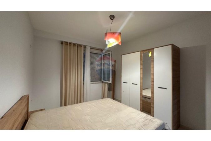 Tirane, jepet me qera apartament 1+1+Ballkon , 70 m² 400 € (Fresk, Rruga e Thesarit)