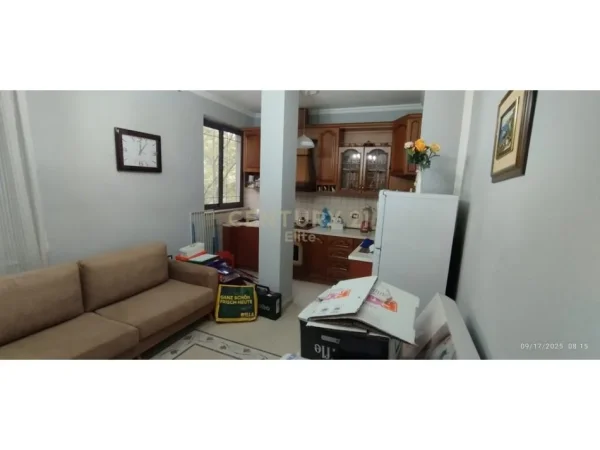 Tirane, jepet me qera apartament 1+1 Kati 2, 65 m² 500 € 