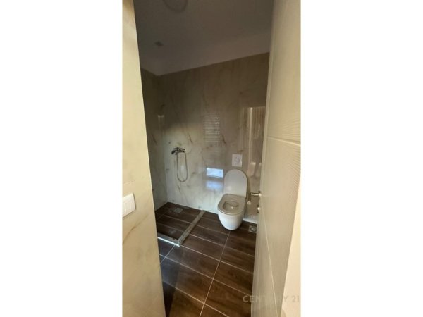 Tirane, jepet me qera apartament 2+1 Kati 6, 115 m² 700 € 