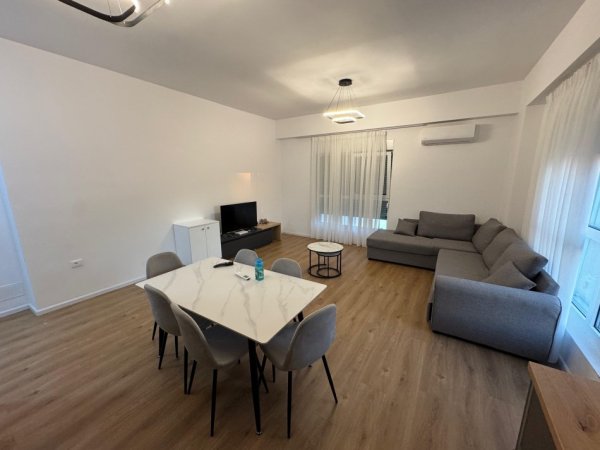 Tirane, jepet me qera apartament 2+1 Kati 5, 110 m² 550 € (Rezidenca Kaimi)