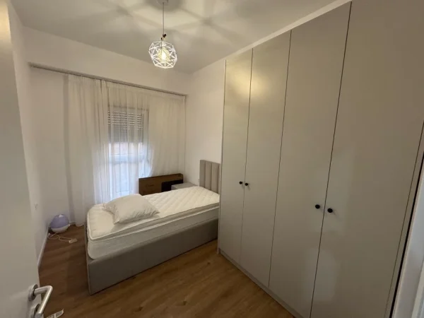 Tirane, jepet me qera apartament 2+1 Kati 5, 110 m² 550 € (Rezidenca Kaimi)