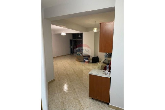 Tirane, jepet me qera apartament 2+1 Kati 3, 103 m² 570 € (Rruga e Kavajes)
