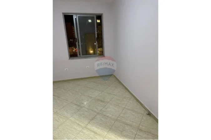 Tirane, jepet me qera apartament 2+1 Kati 3, 103 m² 570 € (Rruga e Kavajes)