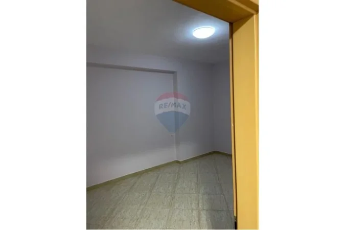 Tirane, jepet me qera apartament 2+1 Kati 3, 103 m² 570 € (Rruga e Kavajes)