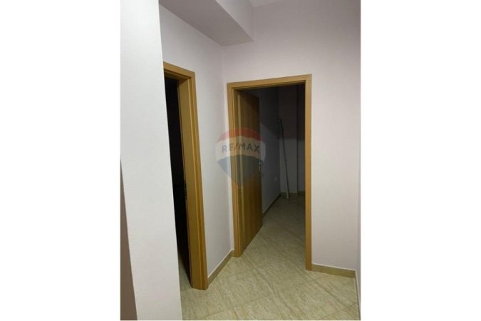 Tirane, jepet me qera apartament 2+1 Kati 3, 103 m² 570 € (Rruga e Kavajes)