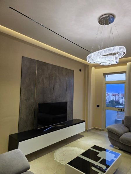 Tirane, jepet me qera apartament 1+1 Kati 7, 500 € (yzberisht)