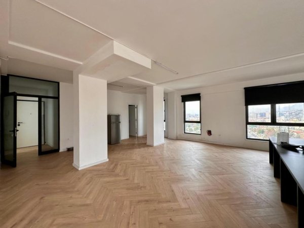 Tirane, jepet me qera zyre Kati 6, 360 m² 3.000 € (Bulevardi i Ri)