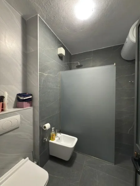 Tirane, jepet me qera apartament 2+1 Kati 4, 105 m², 60.000 Leke/Muaj,  Rruga Sali Butka, prane ish UET