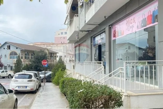 Tirane, shitet dyqan Kati 0, 66 m² 119.000 € (Qesarak, Tiranë)