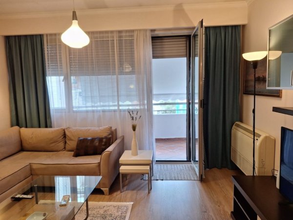 Tirane, jepet me qera apartament 2+1+2+Ballkon Kati 5, 100 m² 900 € (Bllok)