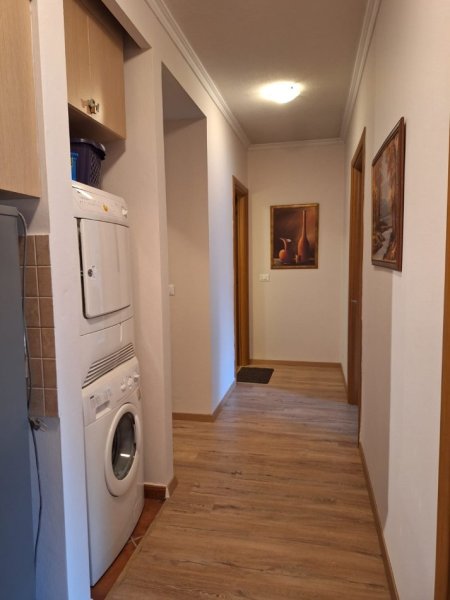 Tirane, jepet me qera apartament 2+1+2+Ballkon Kati 5, 100 m² 900 € (Bllok)