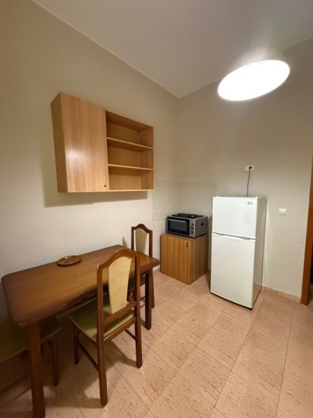 Tirane, jepet me qera apartament 1+1+Ballkon Kati 2, 70 m² 650 € (Sheshi Willson)