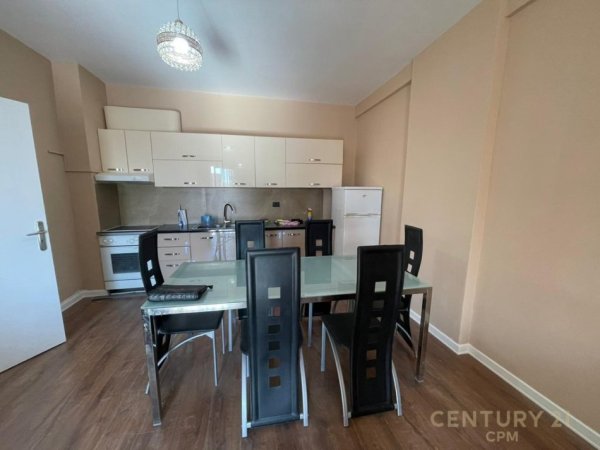 Tirane, jepet me qera apartament 2+1 Kati 10, 120 m² 550 € (Bar Artisti)