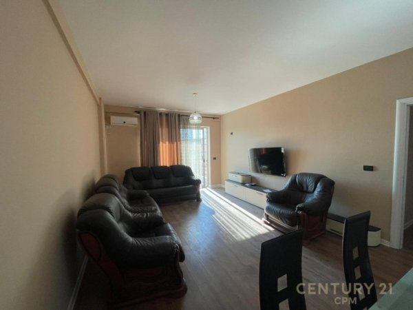 Tirane, jepet me qera apartament 2+1 Kati 10, 120 m² 550 € (Bar Artisti)