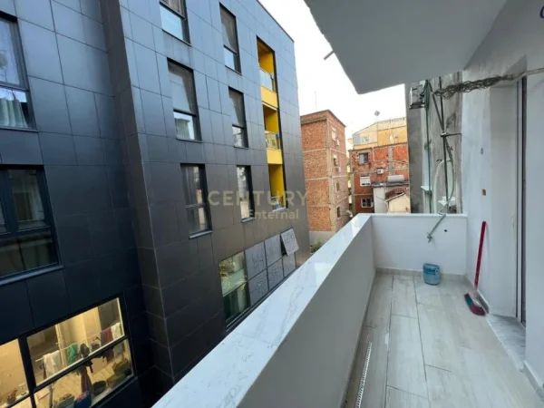 Tirane, jepet me qera ambjent biznesi Kati 4, 49 m² 700 € (Piramida)