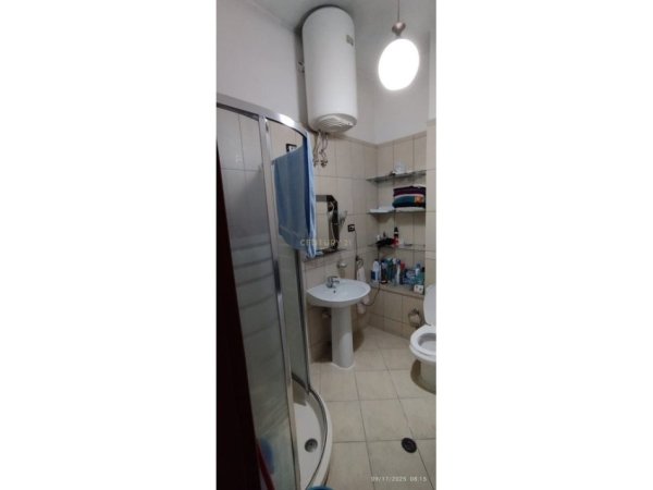 Tirane, jepet me qera apartament 1+1 Kati 2, 65 m² 500 € (Pallatet Agimi)