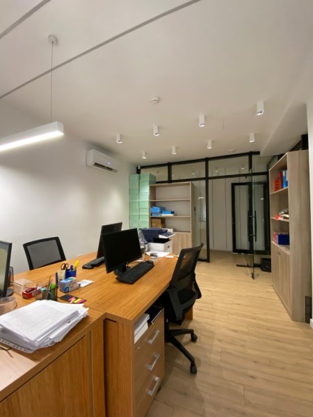 Tirane, jepet me qera dyqan Kati 1, 280 m² 4600 € (Bulevardi Zogu i Pare)