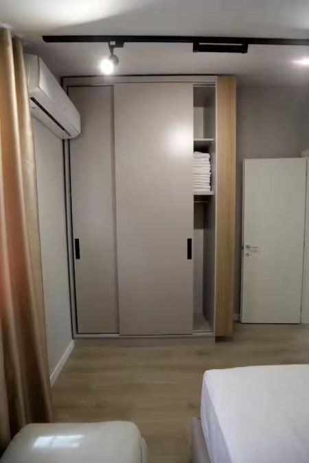 Tirane, jepet me qera apartament 3+1+Ballkon Kati 3, 130 m² 800 € (Rruga Vangjush Miho)
