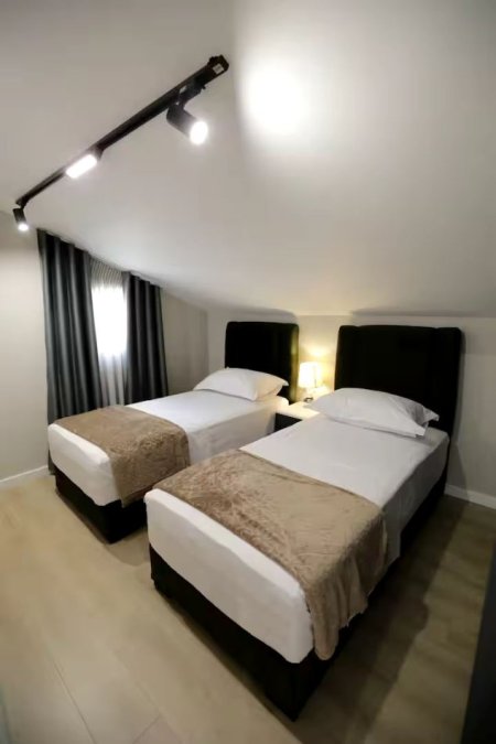 Tirane, jepet me qera apartament 3+1+Ballkon Kati 3, 130 m² 800 € (Rruga Vangjush Miho)