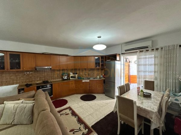 Tirane, shitet apartament 2+1 Kati 10, 92 m² 160.000 € 