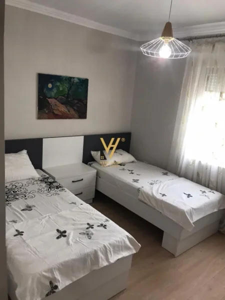 Tirane, jepet me qera apartament 3+1+Ballkon Kati 6, 123 m² 1.100 € (QENDER)